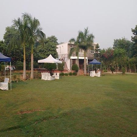 Club Awara Holiday Resort Manesar Exterior foto